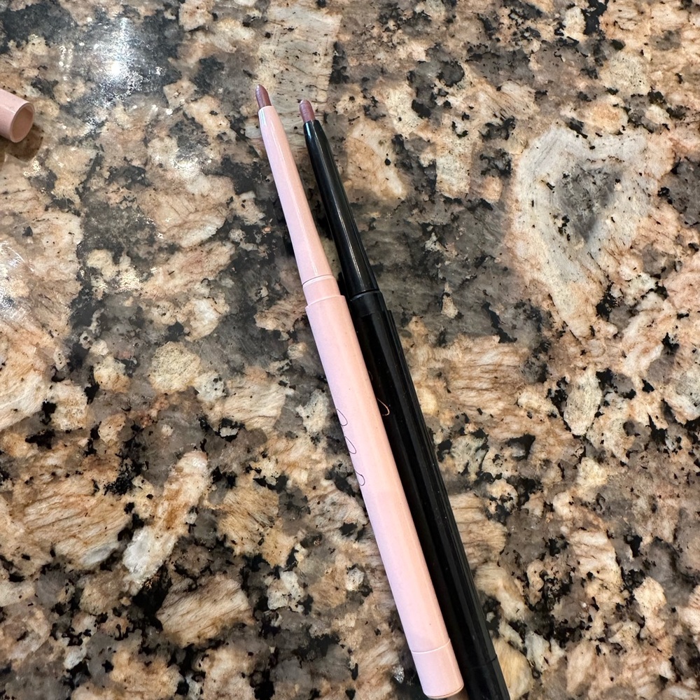 Alexa persico jessie james decker lip liner both versions